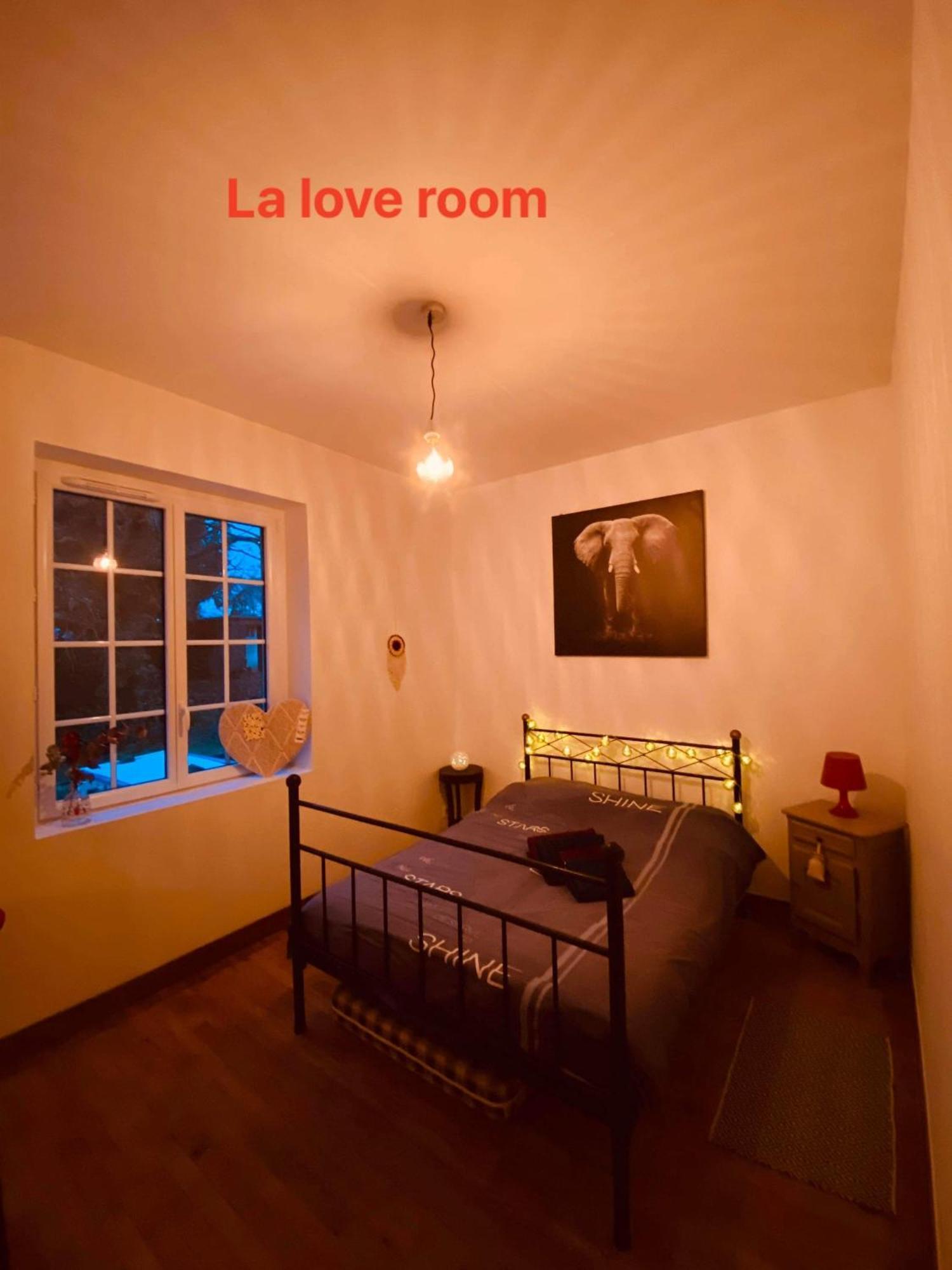 Chambre Hotes Montpinchon Eksteriør billede